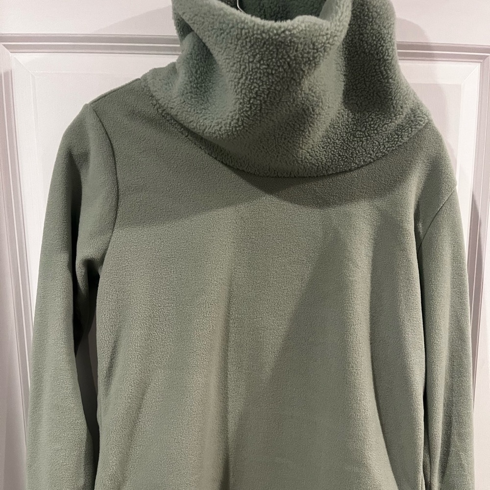 Price drop, will go into donation. Dudley, Sherpa and vello turtleneck, sage.